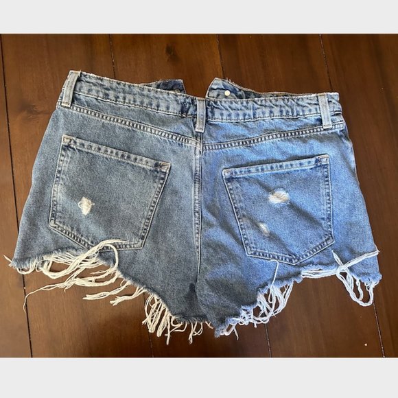 Forever 21 Premium Light Denim Jean Shorts (practically new) - Picture 1 of 3